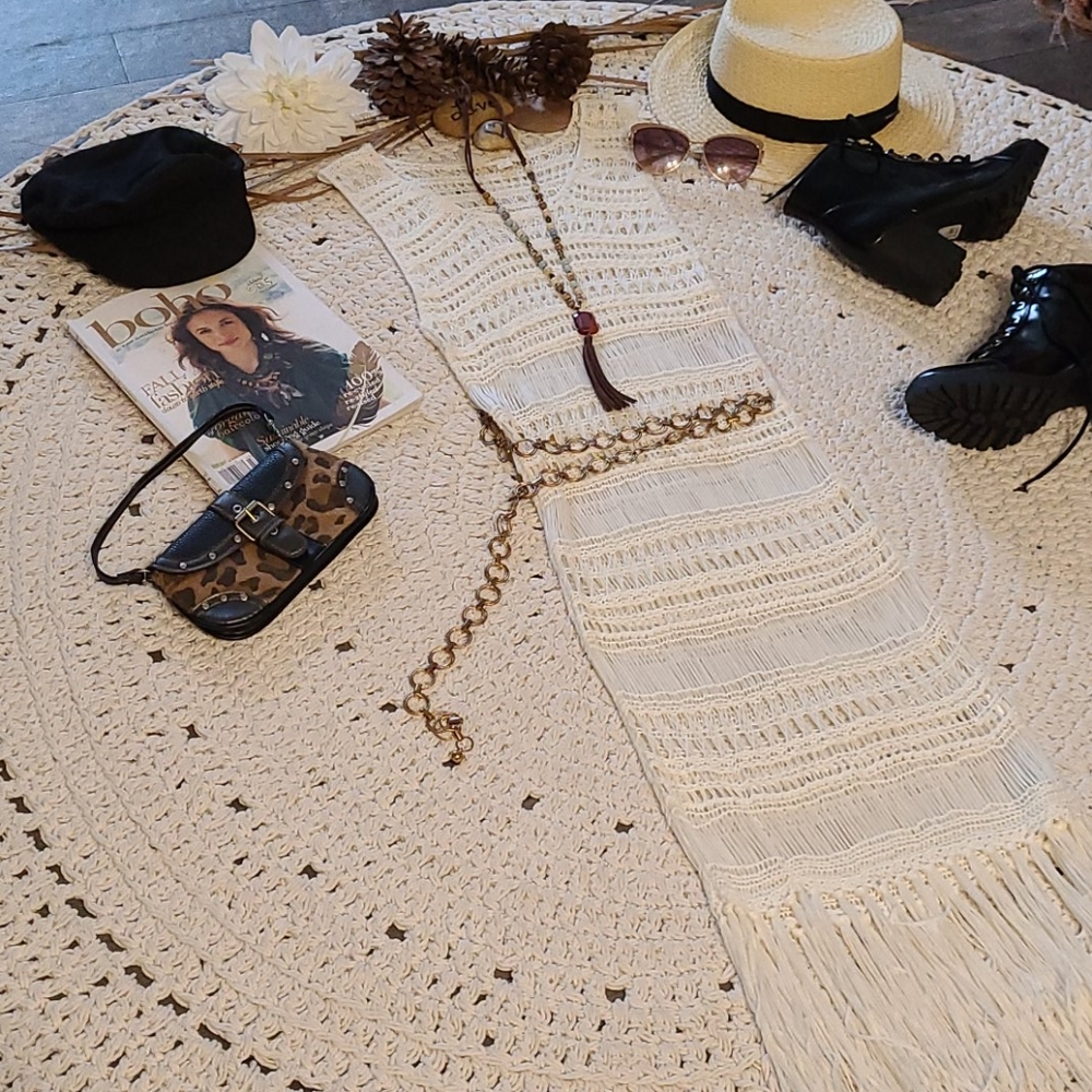 NEW NWT  BOHO CREAMY WHITE  CROCHET DRESS COVERUP.